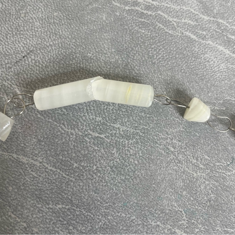 Vintage 70s White Onyx Aztec Pendant Necklace - Picture 4 of 7